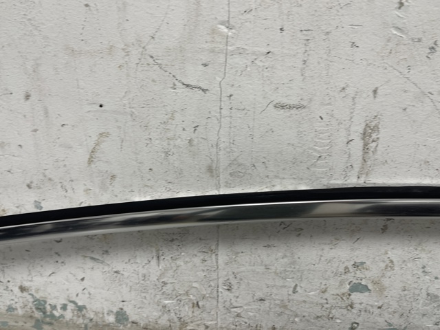 VAG 8W88537042ZZ Молдинг крыши правый в наличии Украина