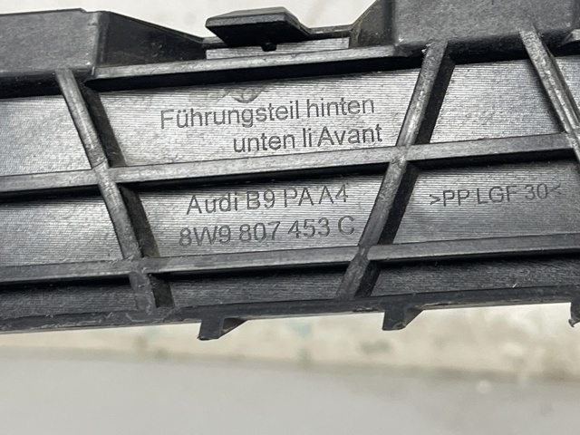 8W9807453C VAG Направляющая переднего бампера левая купить в Киев