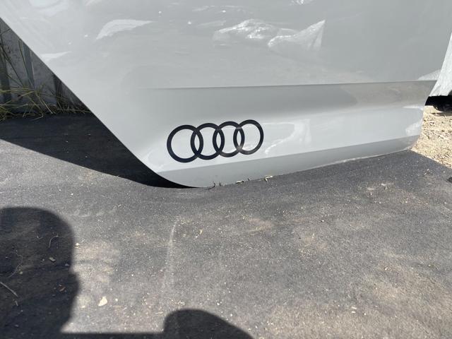 Задняя правая дверь 8W9833052B VAG