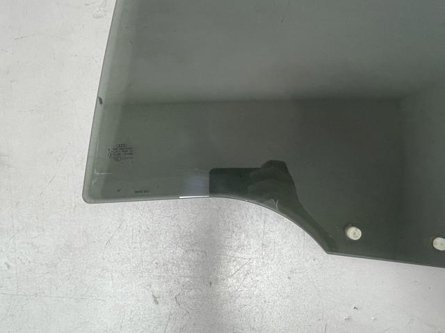 Стекло двери задней левой 8W9845205B VAG