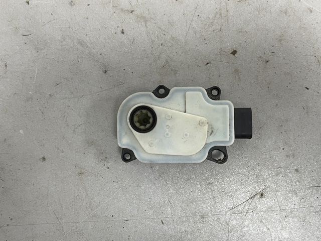 95B965501AA PORSCHE Привод (моторчик) жалюзи радиатора купить в Кривой Рог