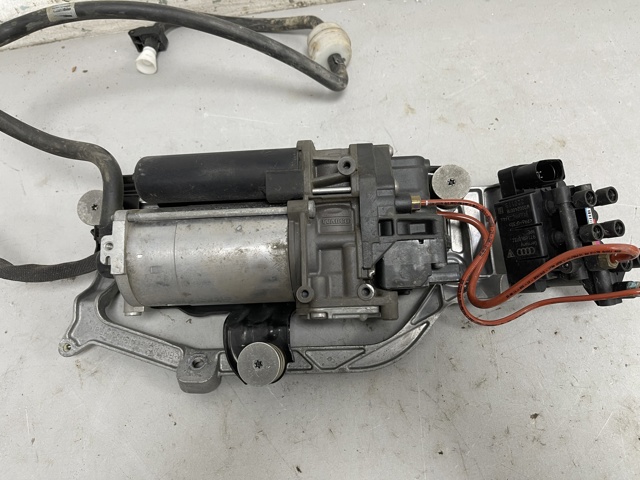 PORSCHE 9J1616006D Компрессор пневмоподкачки (амортизаторов) в наличии Черкассы