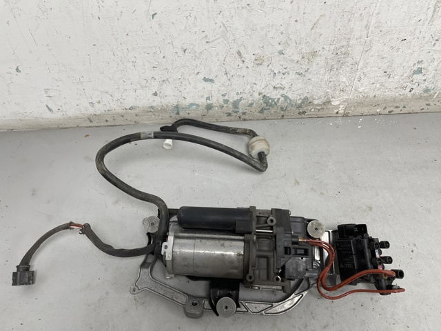 Компрессор пневмоподвески 9J1616006D PORSCHE