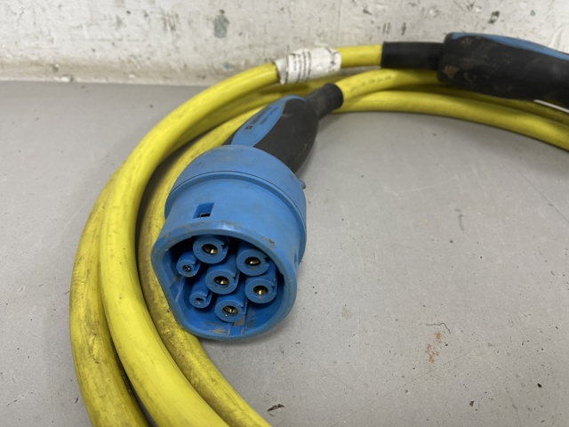 Кабель для зарядки электромобиля A0005832098 MERCEDES
