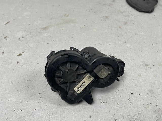 Мотор привода тормозного суппорта заднего A0009061303 MERCEDES