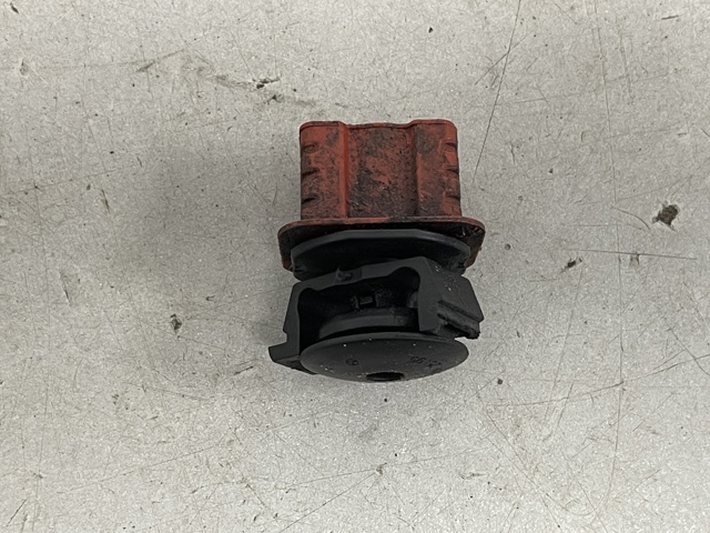 Подушка радиатора охлаждения A0009912595 MERCEDES