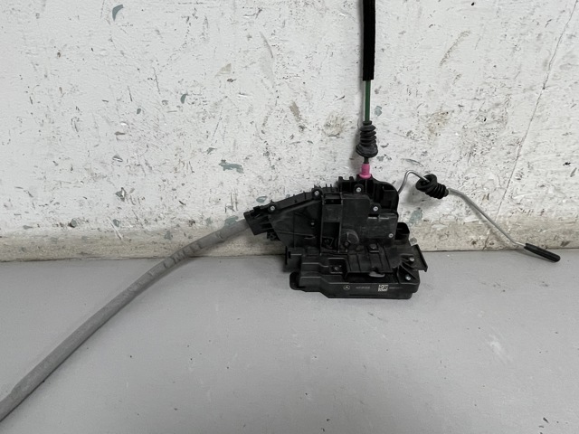 MERCEDES A0997206301 Замок водительской двери в наличии Киев