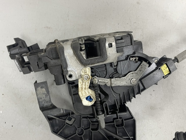 MERCEDES A0997206801 Замок передней правой двери в наличии Павлоград