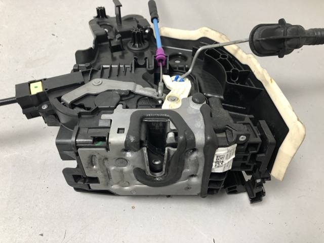MERCEDES A0997208401 Замок двери передней правой в наличии Хмельницкий