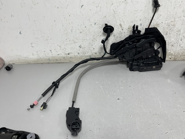 A0997209301 MERCEDES Замок водительской двери купить в Днепр
