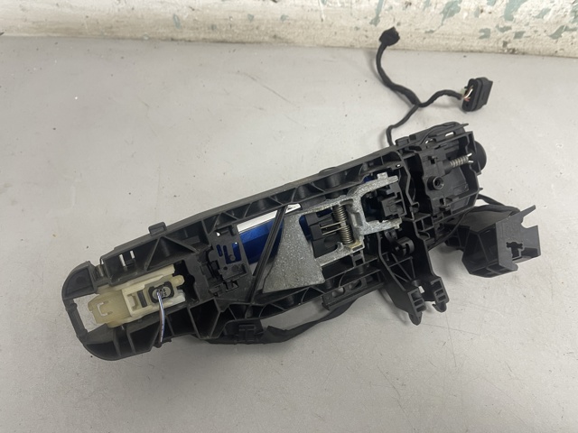 MERCEDES A0997602202 Держатель наружной ручки двери передней правой в наличии Николаев