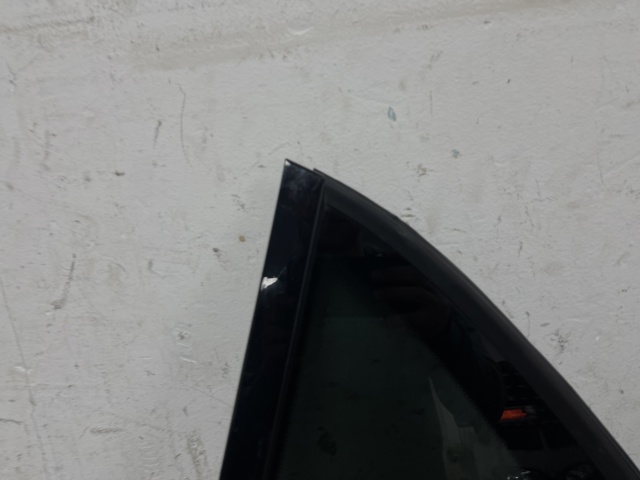 A1677301308 MERCEDES Стекло-форточка двери задней левой купить в Киев