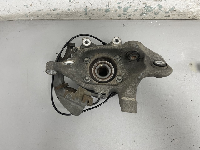 Кулак поворотный правый A2053500241 MERCEDES