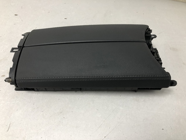 MERCEDES A20568088049H15 Подлокотник центральной консоли в наличии Киев