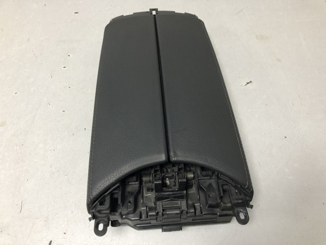 MERCEDES A20568088049H15 Подлокотник центральной консоли в наличии Киев
