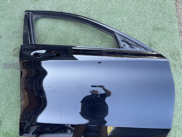 Пассажирская передняя дверь A2057200205 MERCEDES
