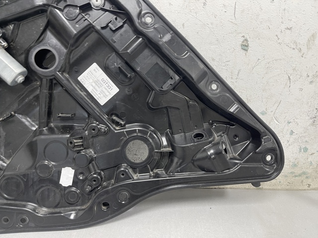 Стеклоподъемник задней правой двери A2057308004 MERCEDES