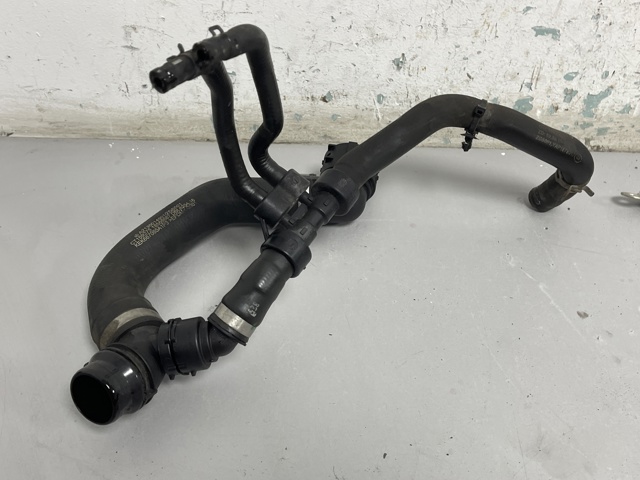 Нижний патрубок радиатора A2135014801 MERCEDES