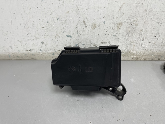 Корпус блока предохранителей A2135400024 MERCEDES