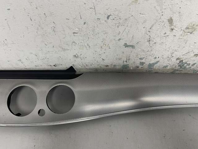 MERCEDES A2136809100 Накладка на торпедо в наличии Киев