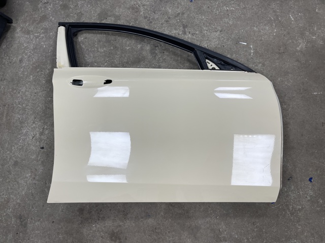 Пассажирская передняя дверь A2137200205 MERCEDES