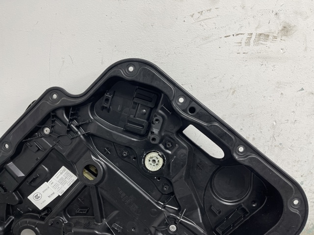 Стеклоподъемник задней левой двери A2137306705 MERCEDES