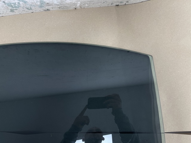 MERCEDES A2227300918 Стекло двери задней левой в наличии Каменское