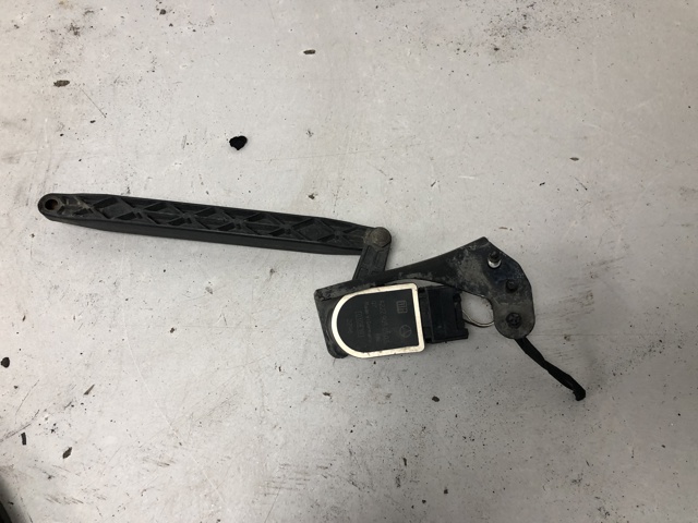 Задний датчик положения кузова A2229050503 MERCEDES