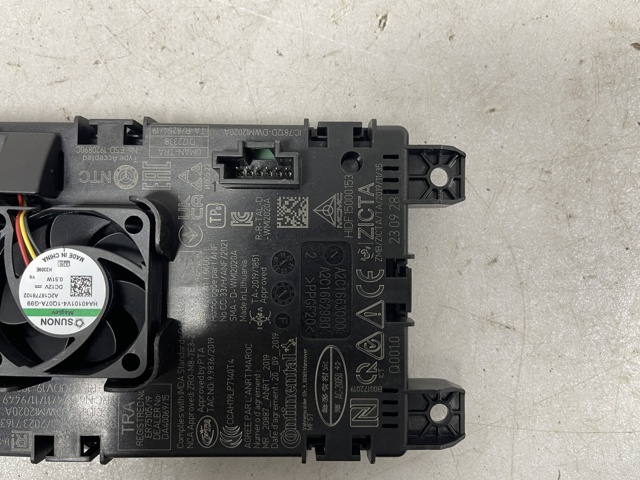 2239009237 MERCEDES Станция для беспроводной зарядки купить в Николаев