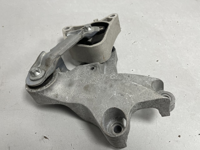 A2462400809 MERCEDES Подушка (опора) двигателя правая верхняя купить в Ужгород