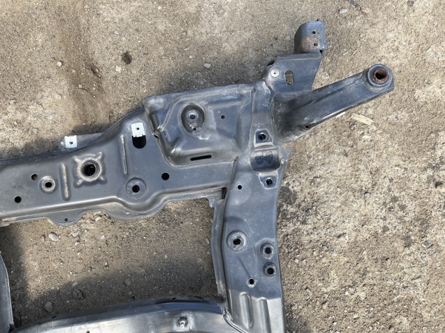 Поперечина передней подвески A2466201200 MERCEDES