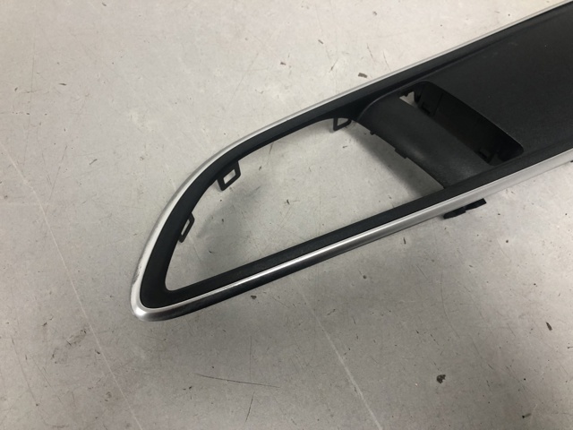 MERCEDES A2467201148 Облицовка внутренней ручки двери передней левой в наличии Запорожье