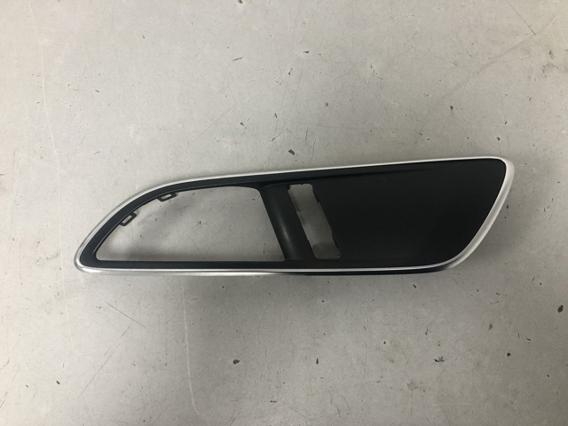 MERCEDES A2467201148 Облицовка внутренней ручки двери передней левой в наличии Хмельницкий