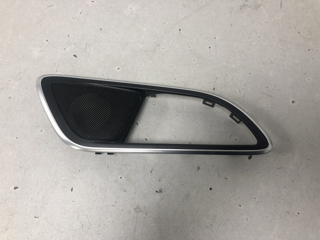MERCEDES A2467300448 Облицовка внутренней ручки двери задней правой в наличии Одесса