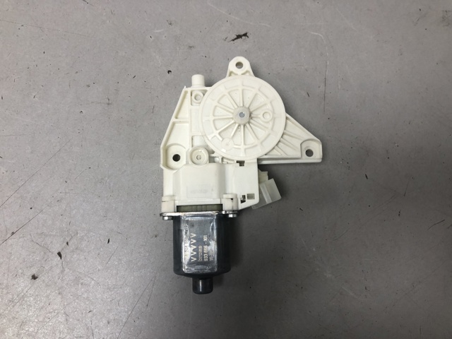 Мотор стеклоподъемника двери передней, правой A2469065200 MERCEDES