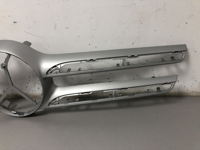 MERCEDES A2538882300 Решетка радиатора в наличии Днепр