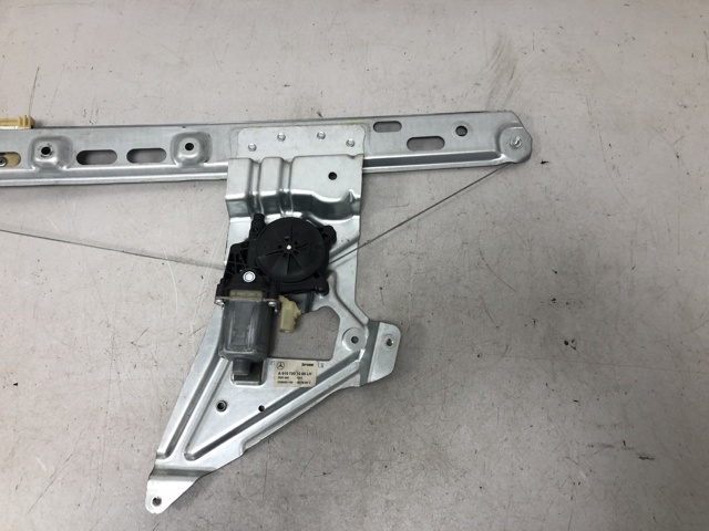 Стеклоподъемник передней левой двери A9107201000 MERCEDES