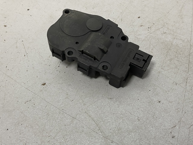 Мотор заслонки печки K9749005 VAG