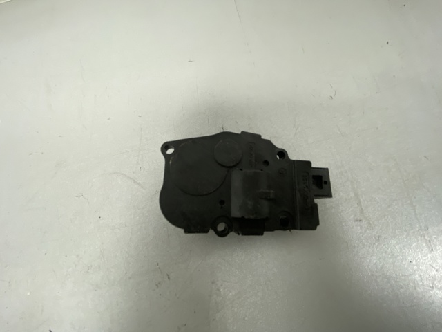 Моторчик заслонки печки K9749007 VAG