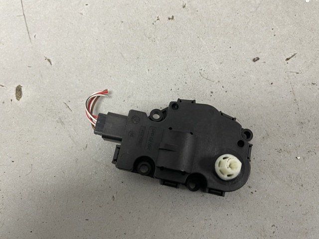 VAG K9749007 Привод заслонки печки в наличии Украина