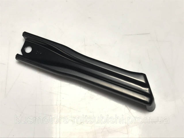 Кронштейн бампера переднего, правый 6400G178 MITSUBISHI