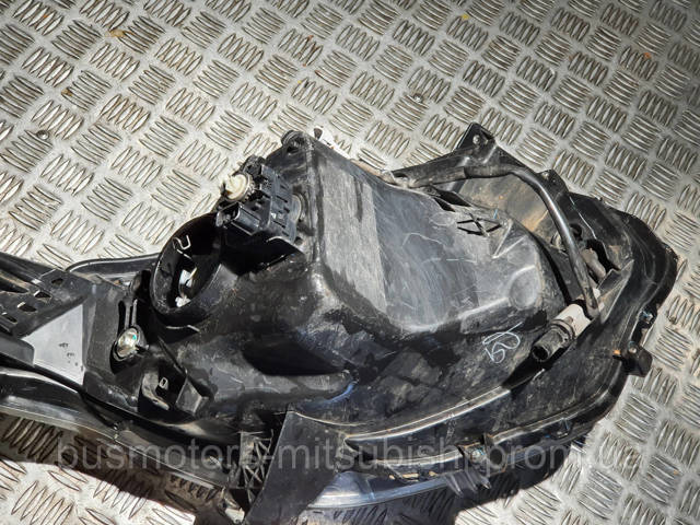 MITSUBISHI 8301C737 Левая фара в наличии Ирпень