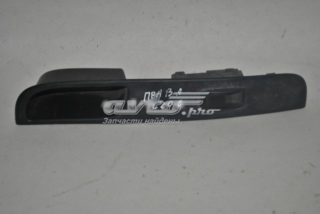 Кнопочный блок управления стеклоподъемником передний правый MR587955 MITSUBISHI