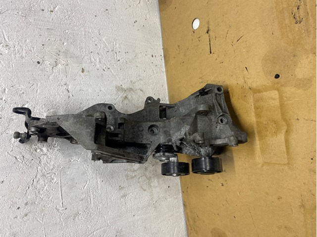 Кронштейн генератора натяжной 03L903139H VAG