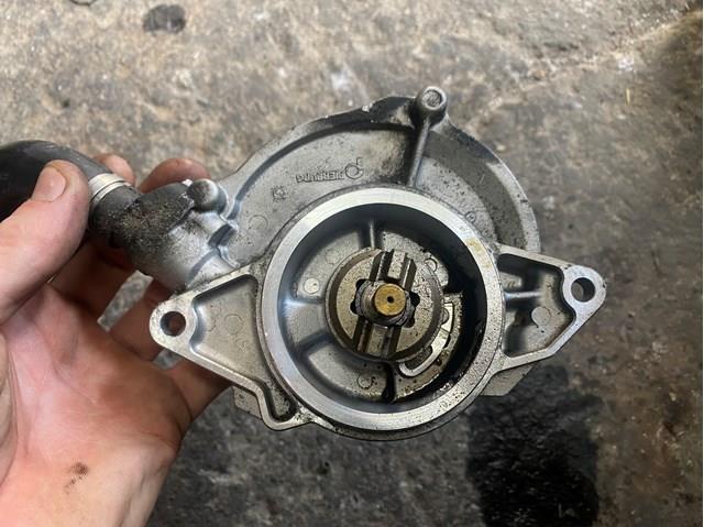 Вакуумный насос 057145100T VAG
