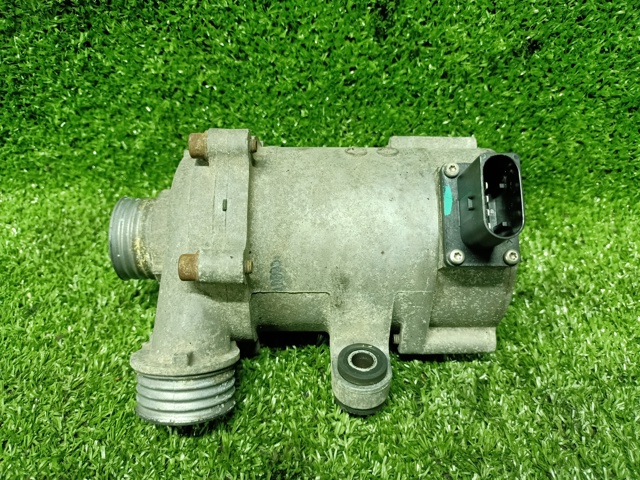 11517597715 BMW Помпа водяная (насос) охлаждения купить в Каменское