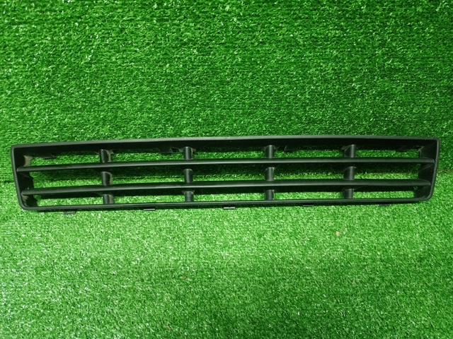 Центральная решетка переднего бампера 1J0853677D VAG