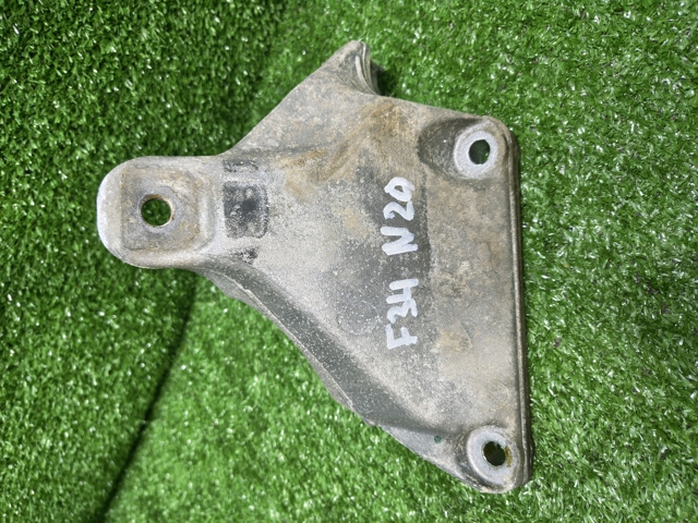 Кронштейн подушки (опоры) двигателя, правой 22116788610 BMW