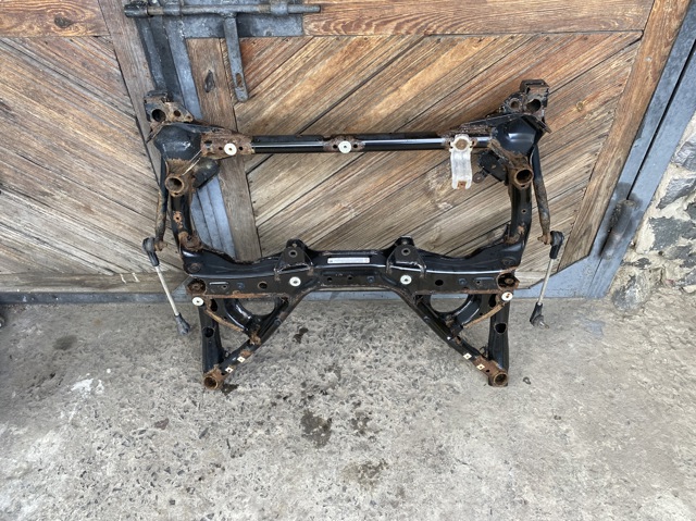 31106872118 BMW Балка передней подвески (подрамник) купить в Тернополь