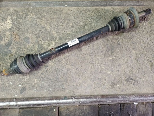 Полуось задняя, правая 33207581028 BMW